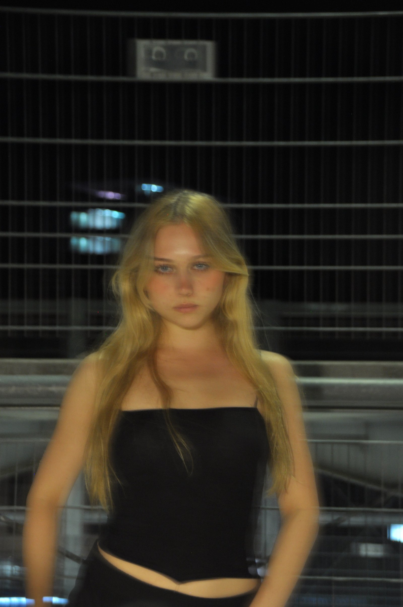 Amy Strupix bei Nacht in Bewegung